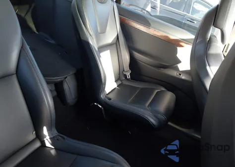 2017 Tesla Model X 100D/75D/90D z USA, uszkodzony, nr VIN 5YJXCBE25HF079108